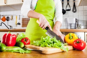 Um homem que sabe como melhorar a potência em casa